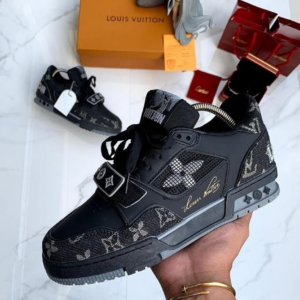 LOUIS VUITTON NEGRA GRIS