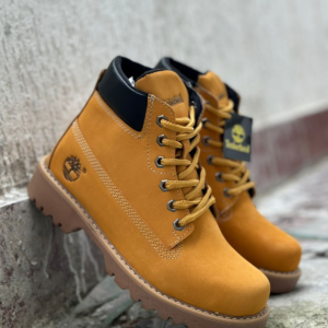 Bota Tiberland